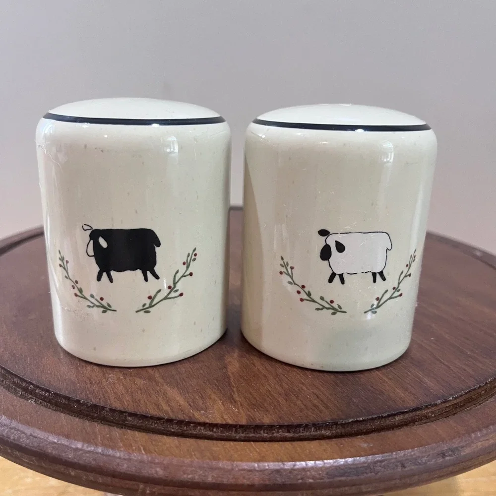 Pottery By Kathy Sheep Salt and Pepper Shakers Set Vtg Primitive Farmhouse Cream